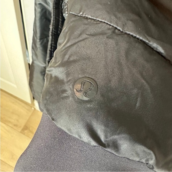 Lululemon Non-Stop Reversible Black Bomber Jacket - Picture 9 of 10